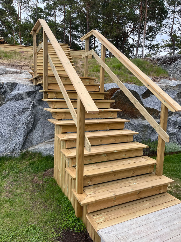 Trätrappa utomhus