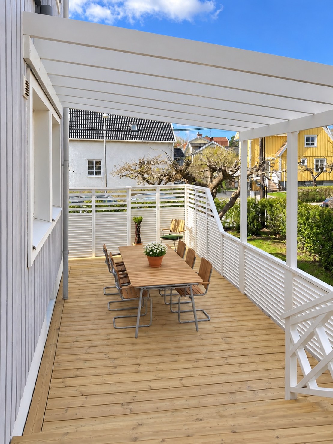 Altan med trappa, spaljéräcke och pergola, Enskede