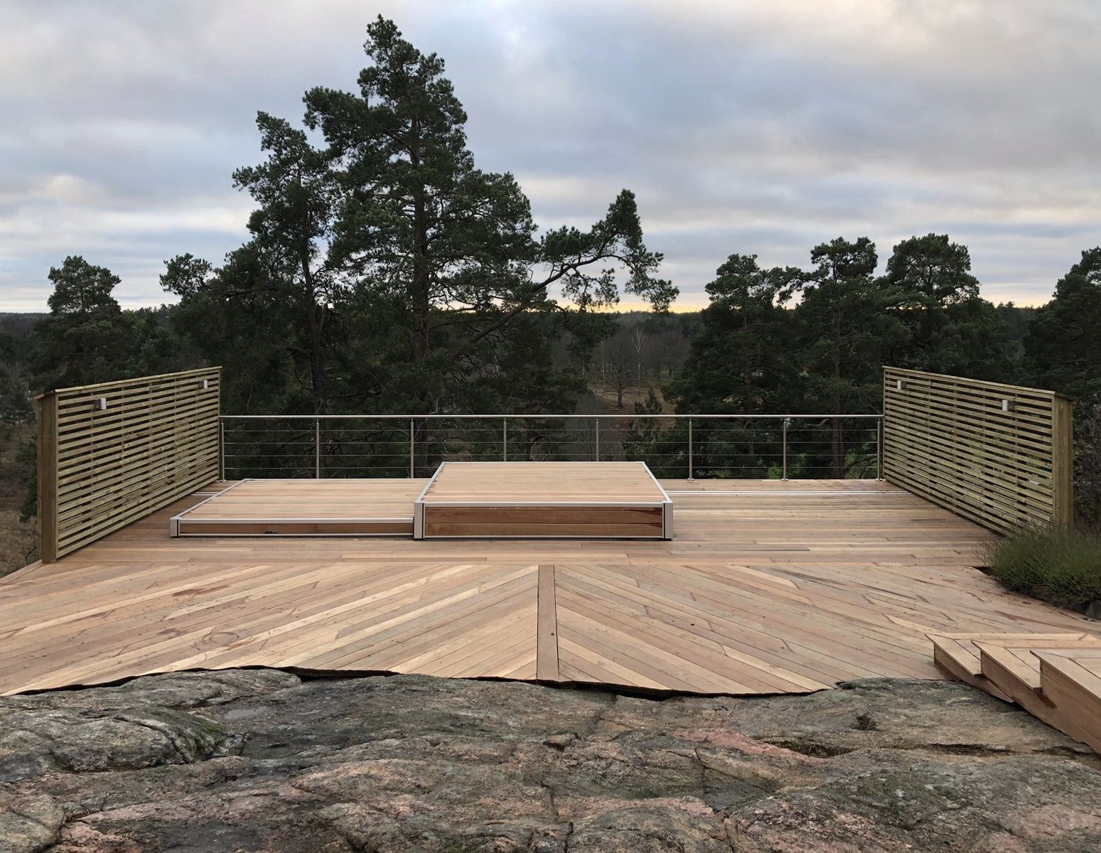 Altan i ädelträ med pool, Strömma, Värmdö