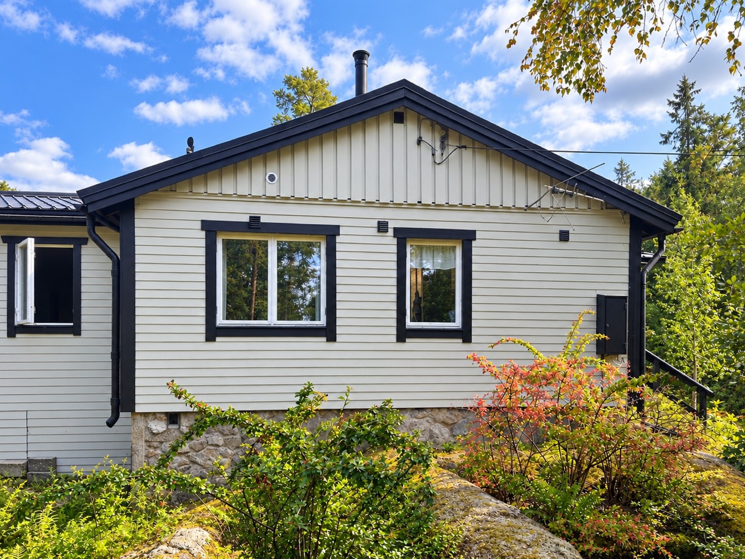 Nytt plåttak på fritidshus, Tynningö