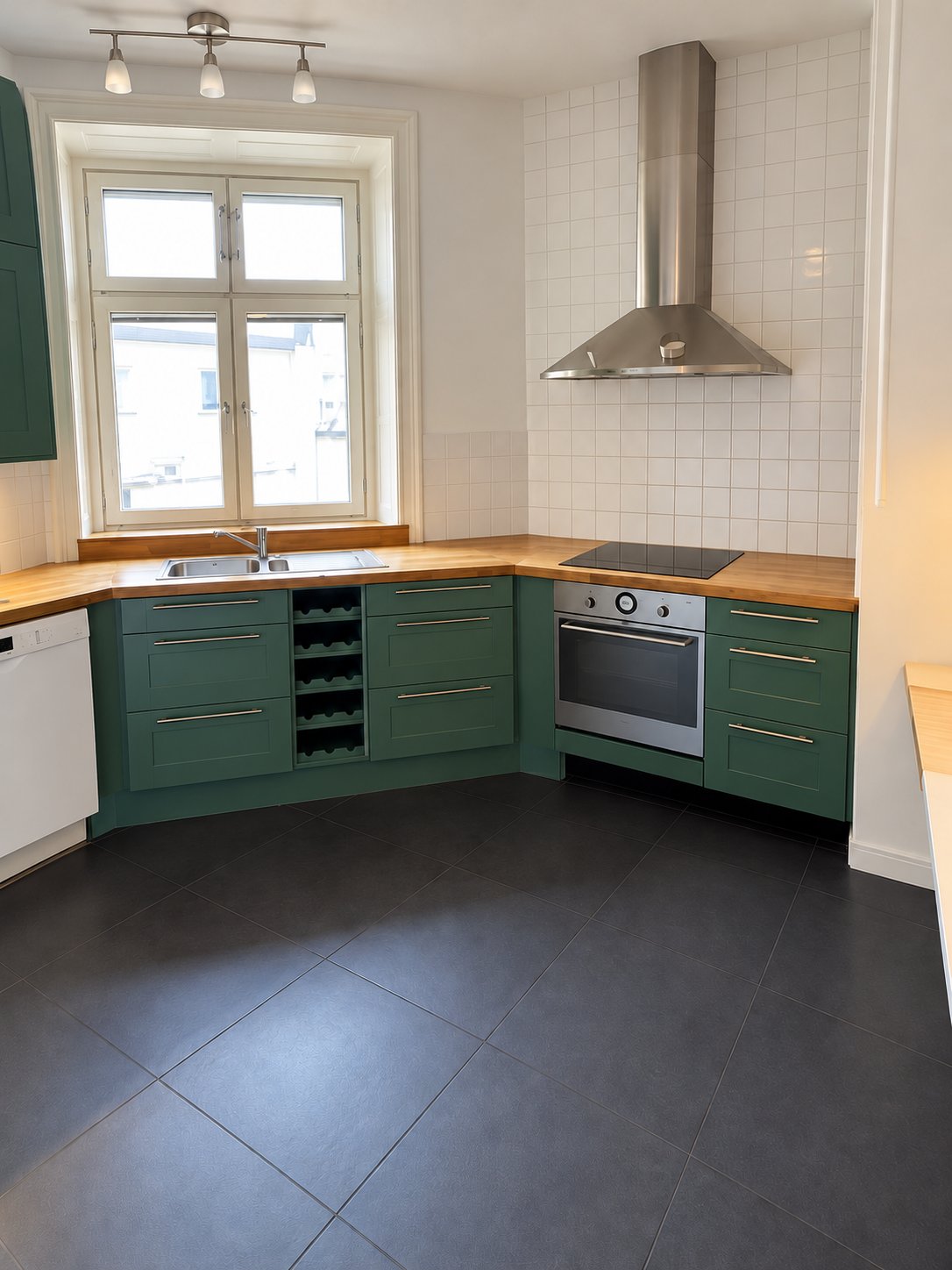 Grönt kök med ekbänkskiva, Stockholm