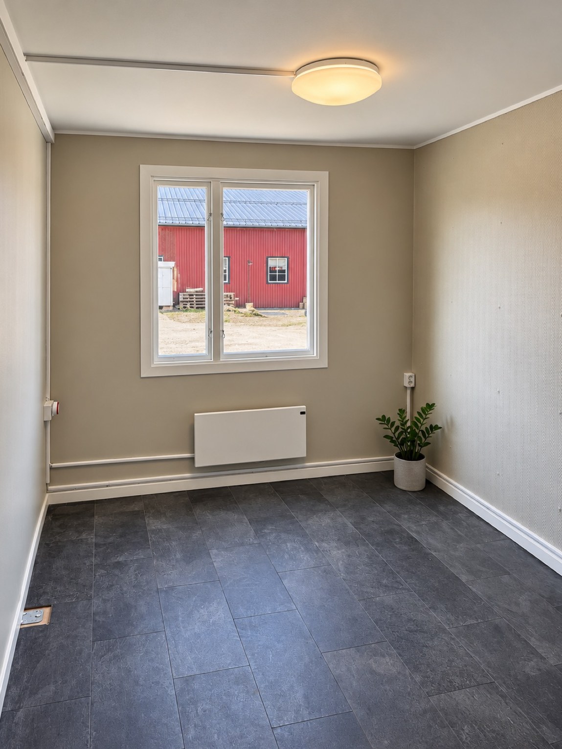 Två rum med renoverade fönster, Värmdö