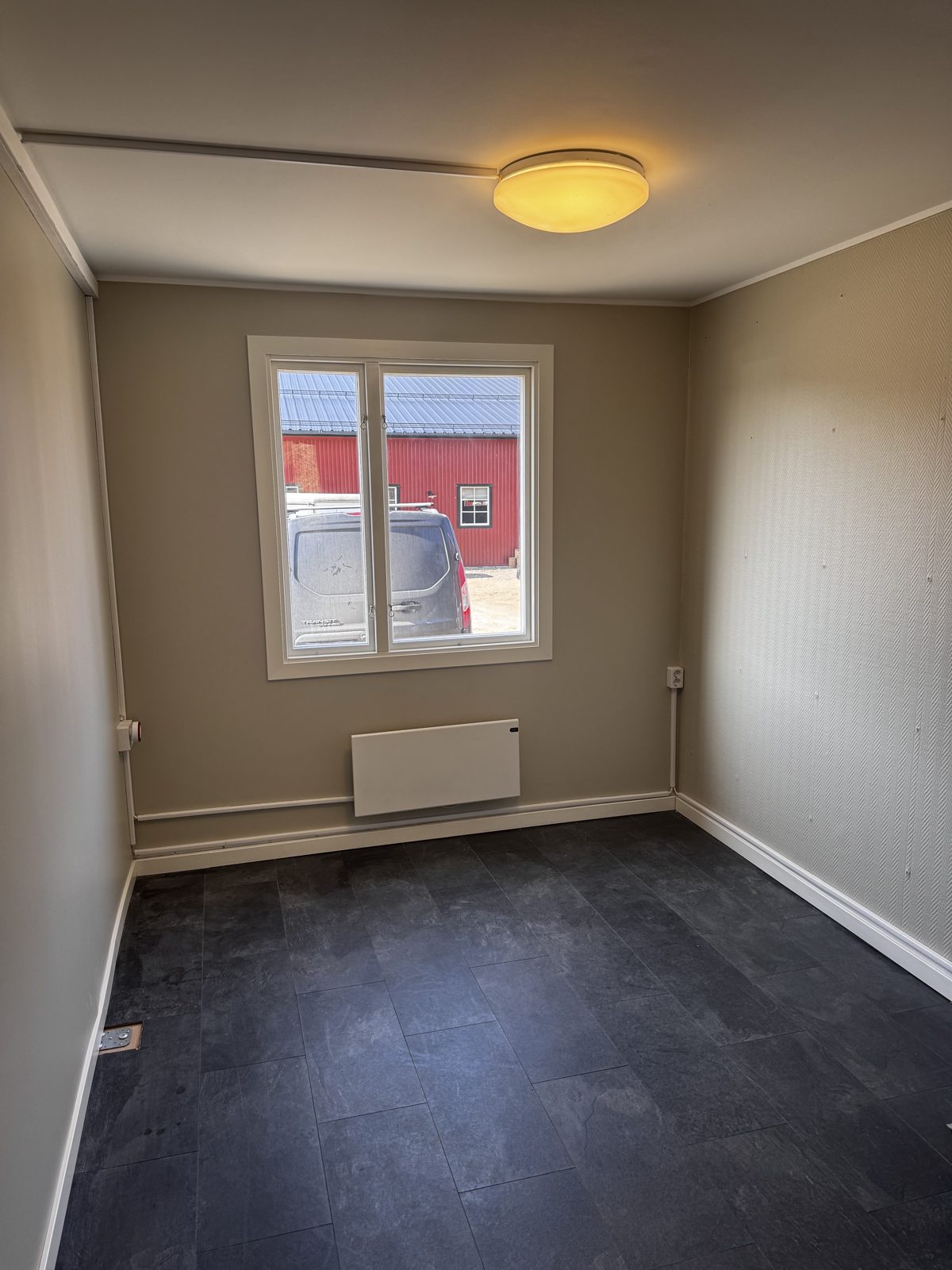 Renoverade rum med nya foder och målning, Värmdö