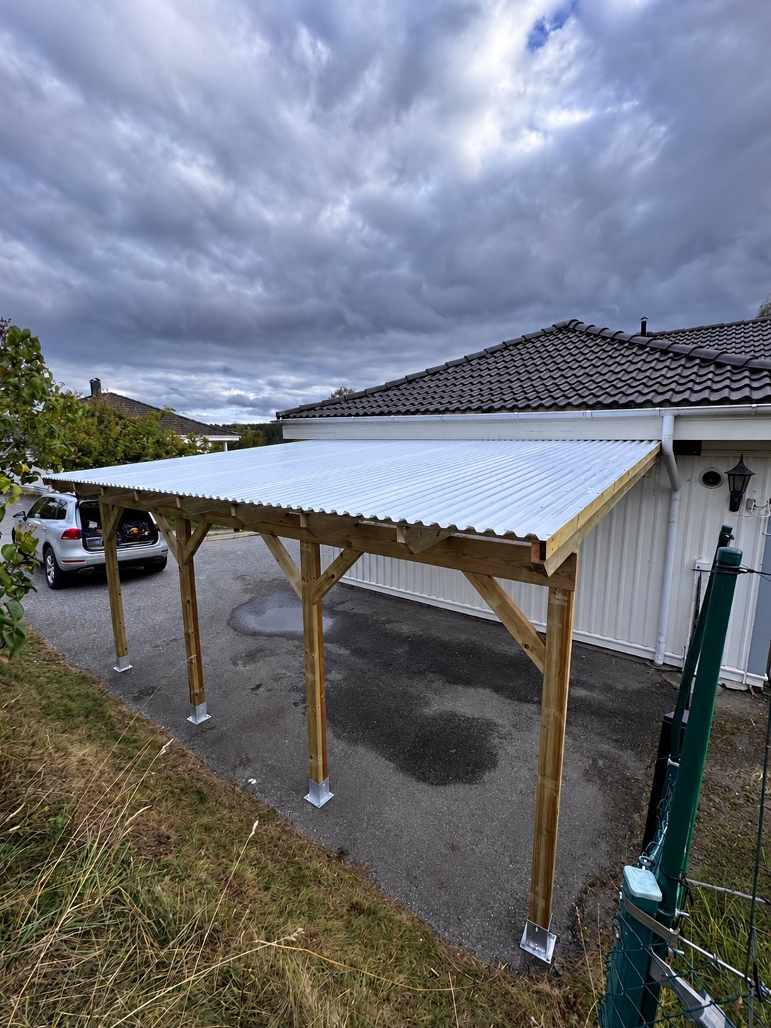 Carport med tak i polykarbonat, Lidingö